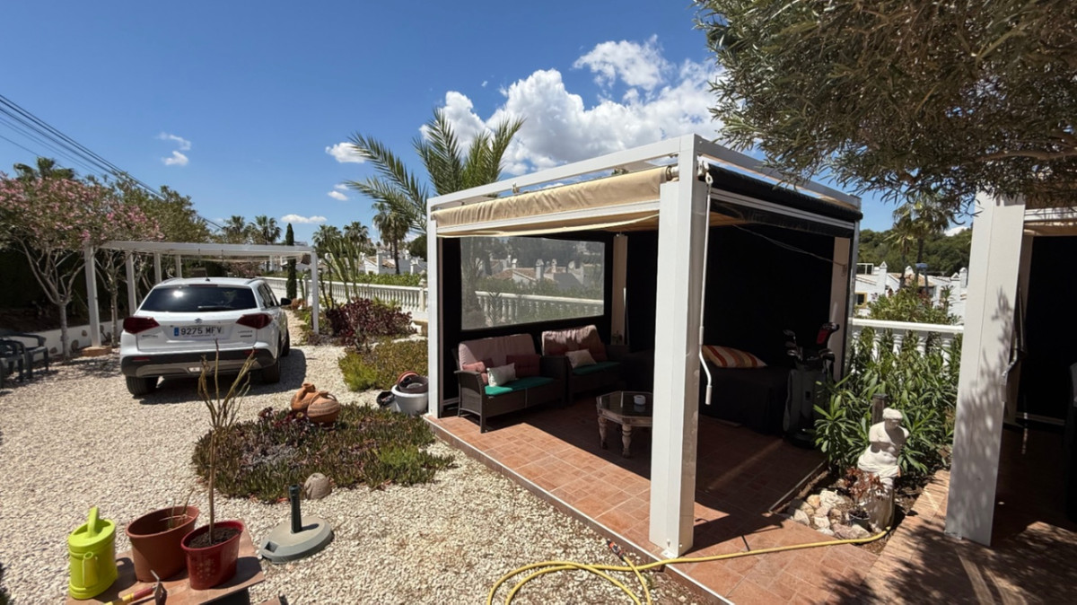 For sale - 4 Bedroom 2 Bathroom House - Detached Villa in Orihuela - Orihuela Centro  - Alicante
