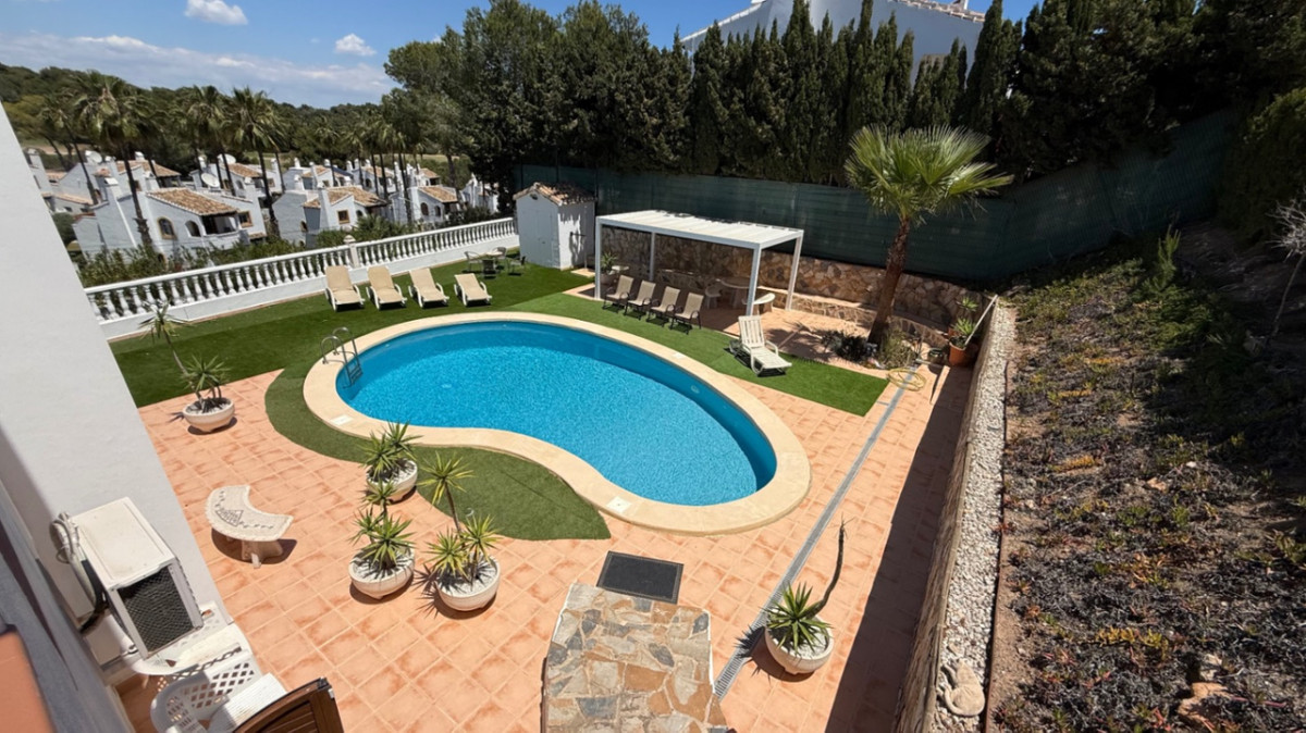 For sale - 4 Bedroom 2 Bathroom House - Detached Villa in Orihuela - Orihuela Centro  - Alicante