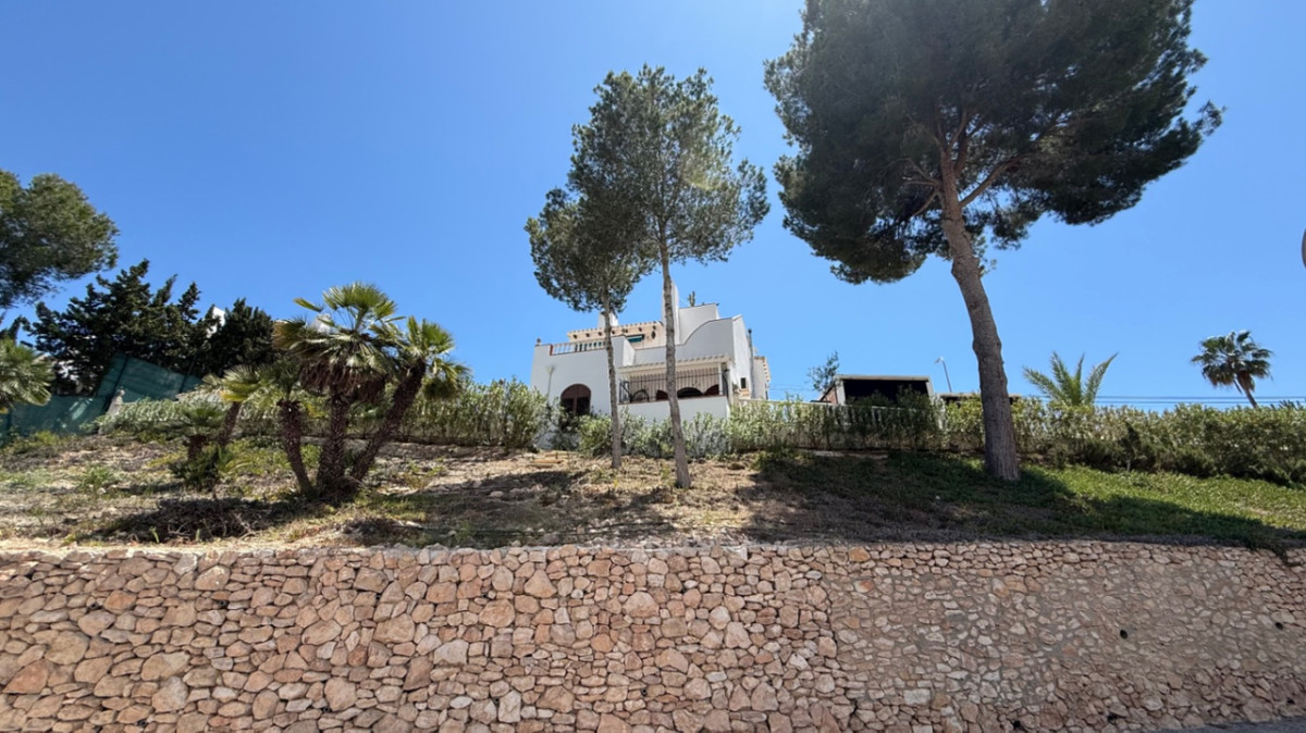 For sale - 4 Bedroom 2 Bathroom House - Detached Villa in Orihuela - Orihuela Centro  - Alicante