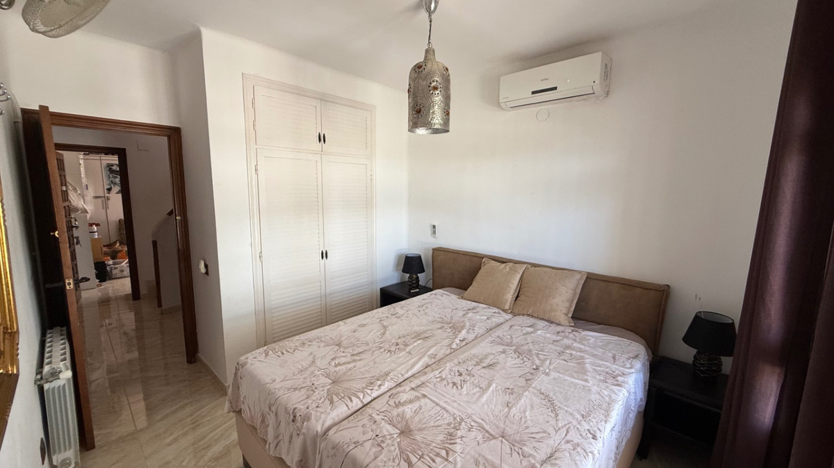 For sale - 4 Bedroom 2 Bathroom House - Detached Villa in Orihuela - Orihuela Centro  - Alicante