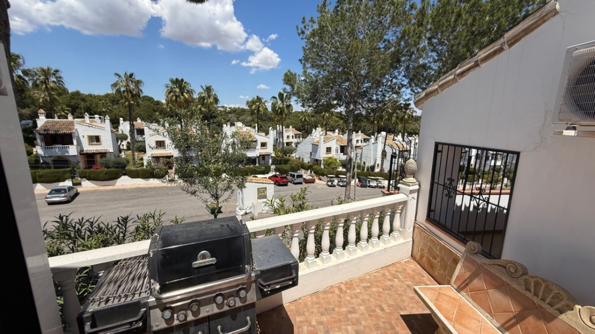 For sale - 4 Bedroom 2 Bathroom House - Detached Villa in Orihuela - Orihuela Centro  - Alicante