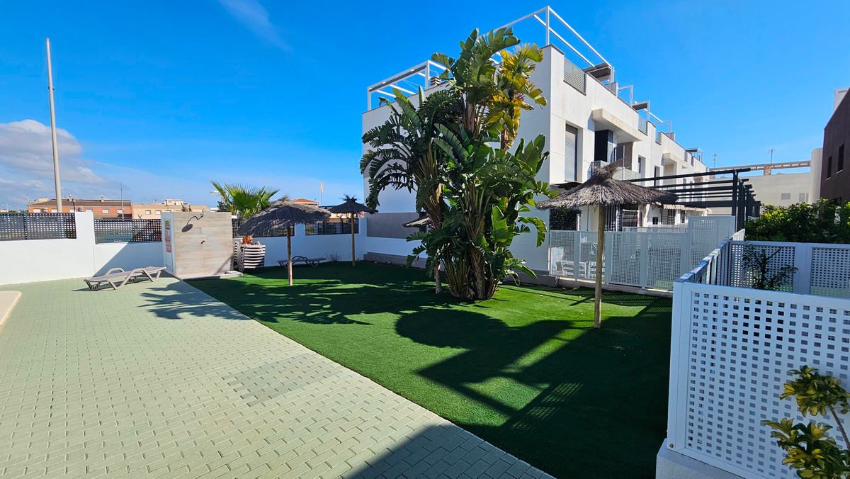 For sale - 2 Bedroom 1 Bathroom Apartment - Penthouse in Pilar de la Horadada - Pilar de la Horadada Centro  - Alicante