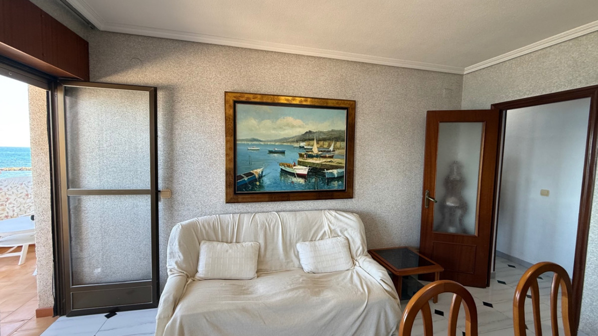 For sale - 3 Bedroom 2 Bathroom Apartment - Ground Floor Apartment in Torrevieja - Torrevieja Centro  - Alicante