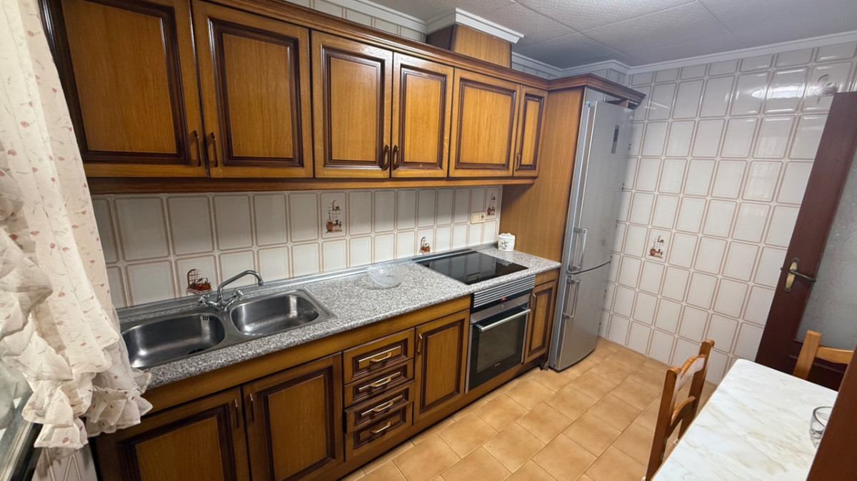 For sale - 3 Bedroom 2 Bathroom Apartment - Ground Floor Apartment in Torrevieja - Torrevieja Centro  - Alicante