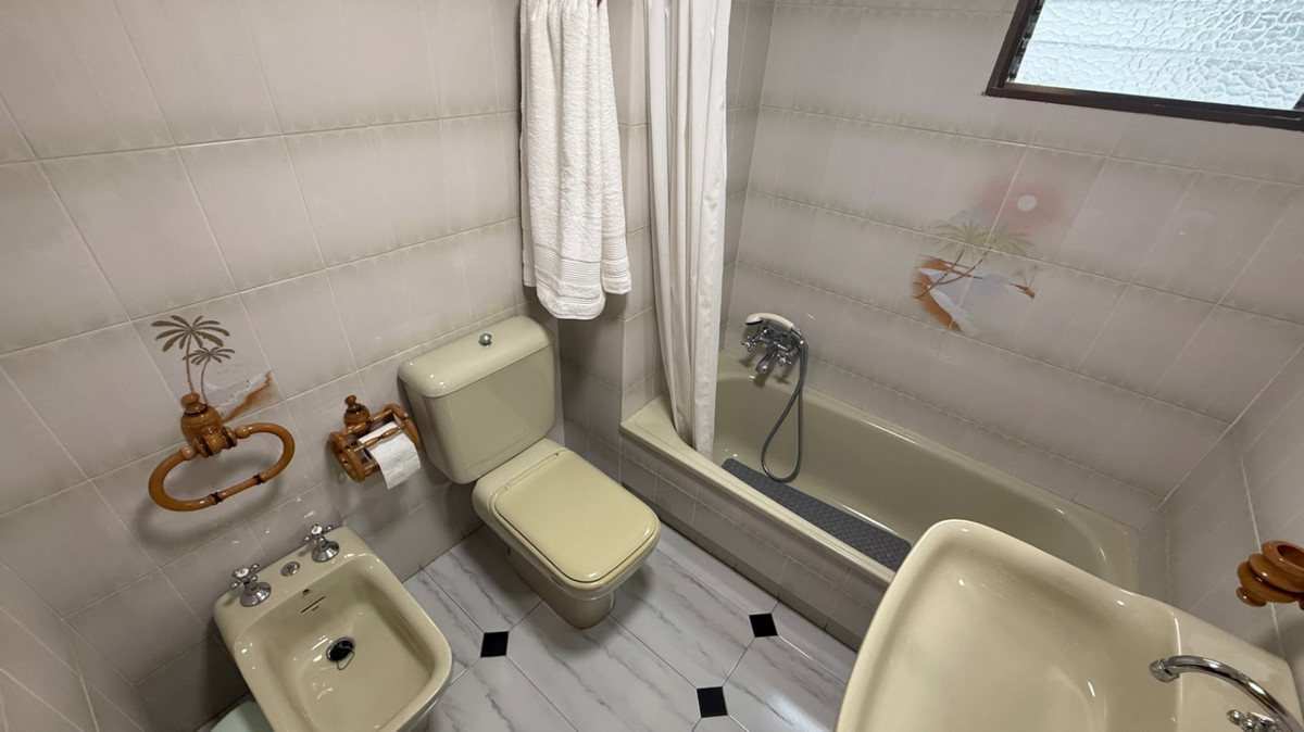 For sale - 3 Bedroom 2 Bathroom Apartment - Ground Floor Apartment in Torrevieja - Torrevieja Centro  - Alicante
