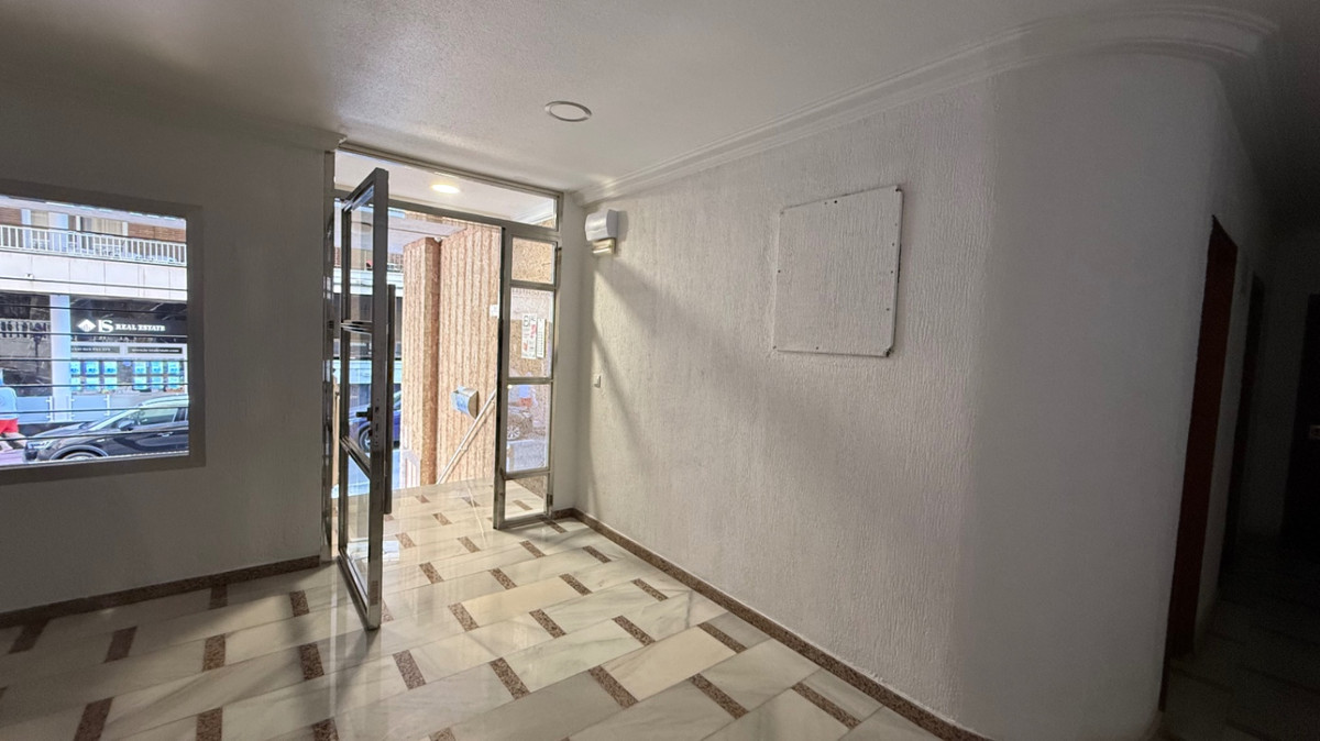 For sale - 3 Bedroom 2 Bathroom Apartment - Ground Floor Apartment in Torrevieja - Torrevieja Centro  - Alicante