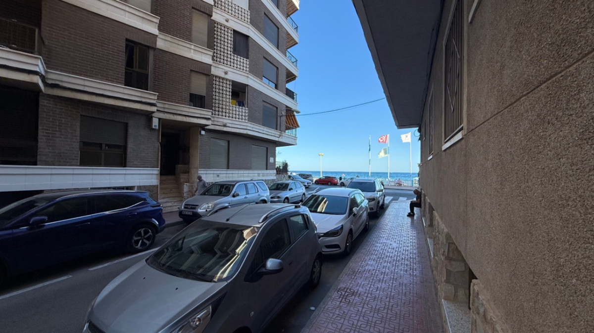 For sale - 3 Bedroom 2 Bathroom Apartment - Ground Floor Apartment in Torrevieja - Torrevieja Centro  - Alicante