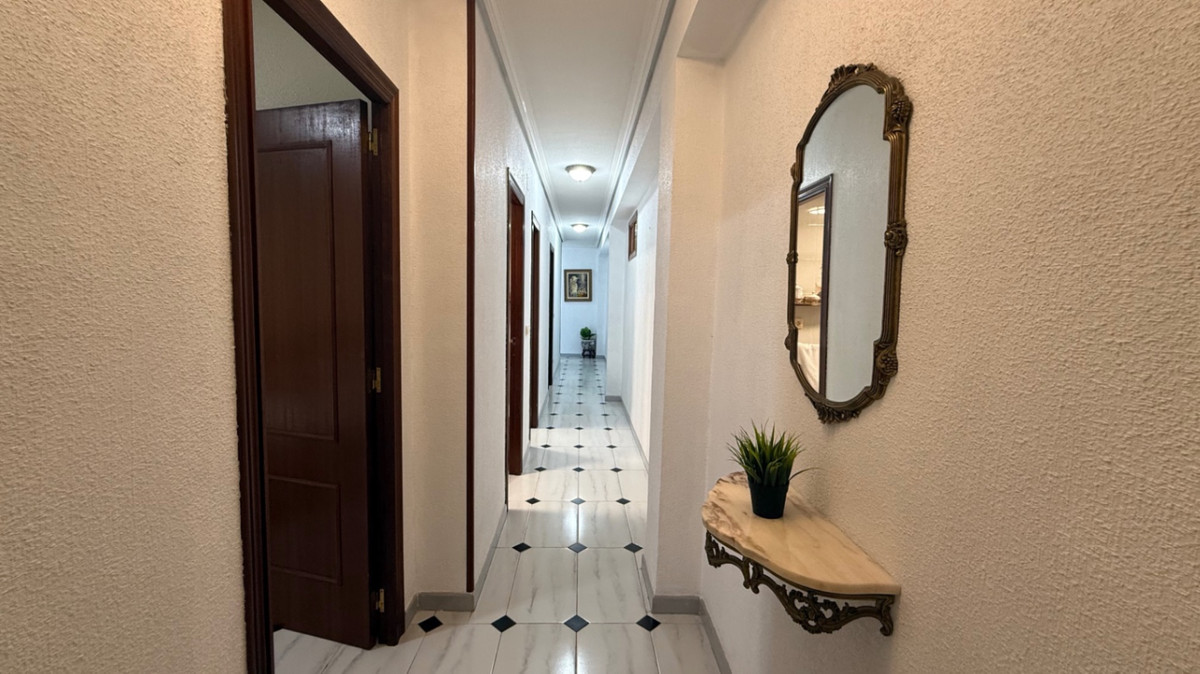 For sale - 3 Bedroom 2 Bathroom Apartment - Ground Floor Apartment in Torrevieja - Torrevieja Centro  - Alicante