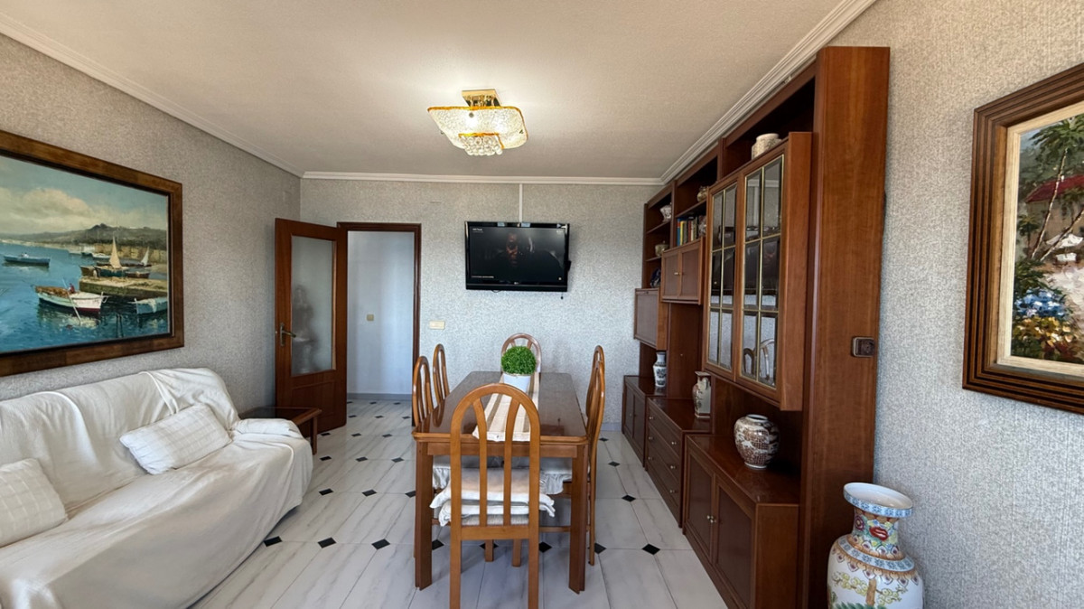 For sale - 3 Bedroom 2 Bathroom Apartment - Middle Floor Apartment in Torrevieja - Torrevieja Centro  - Alicante