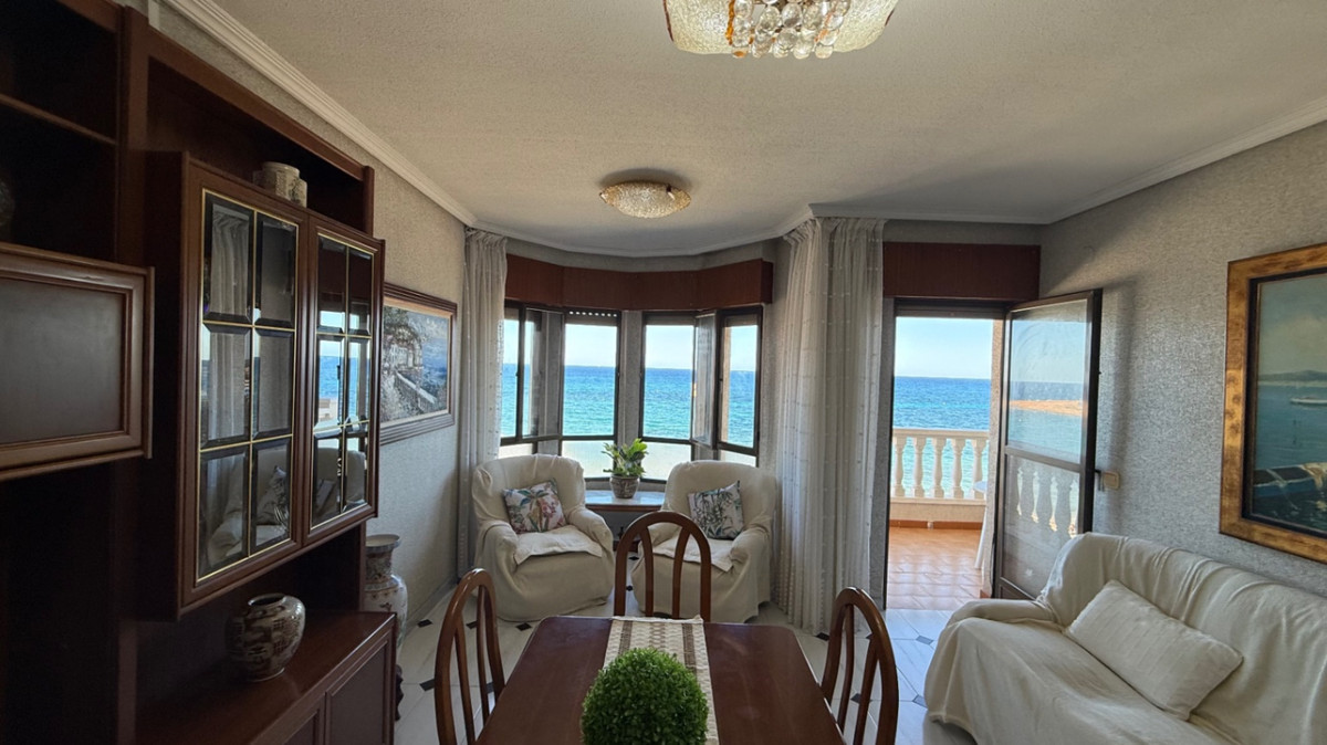 For sale - 3 Bedroom 2 Bathroom Apartment - Ground Floor Apartment in Torrevieja - Torrevieja Centro  - Alicante