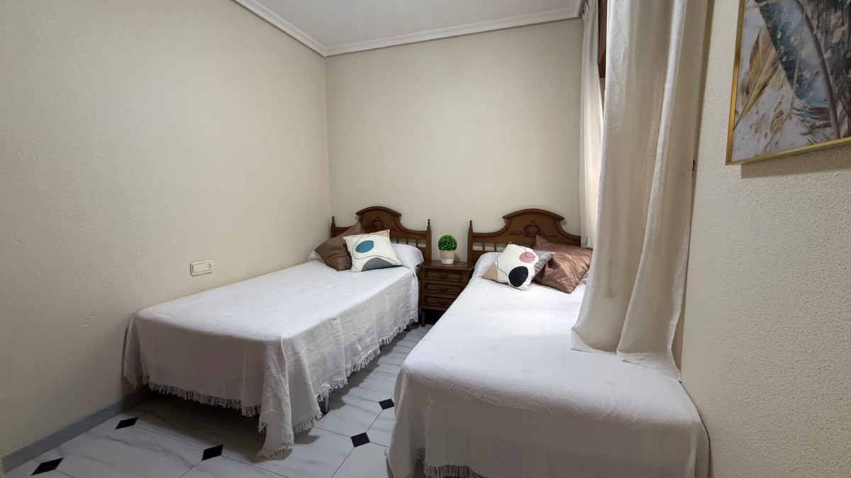 For sale - 3 Bedroom 2 Bathroom Apartment - Ground Floor Apartment in Torrevieja - Torrevieja Centro  - Alicante