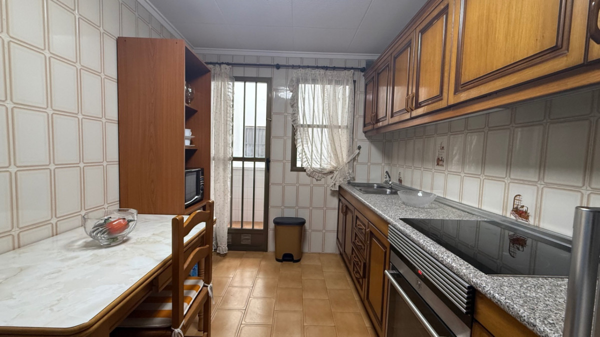 For sale - 3 Bedroom 2 Bathroom Apartment - Ground Floor Apartment in Torrevieja - Torrevieja Centro  - Alicante