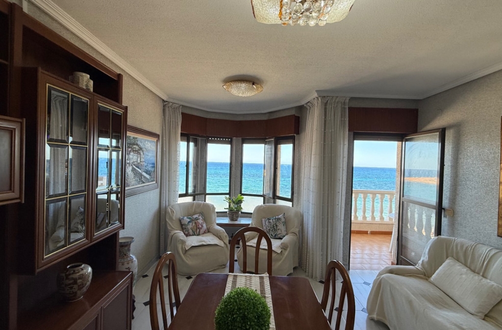 3 Bedroom 2 Bathroom Apartment - Middle Floor Apartment in Torrevieja