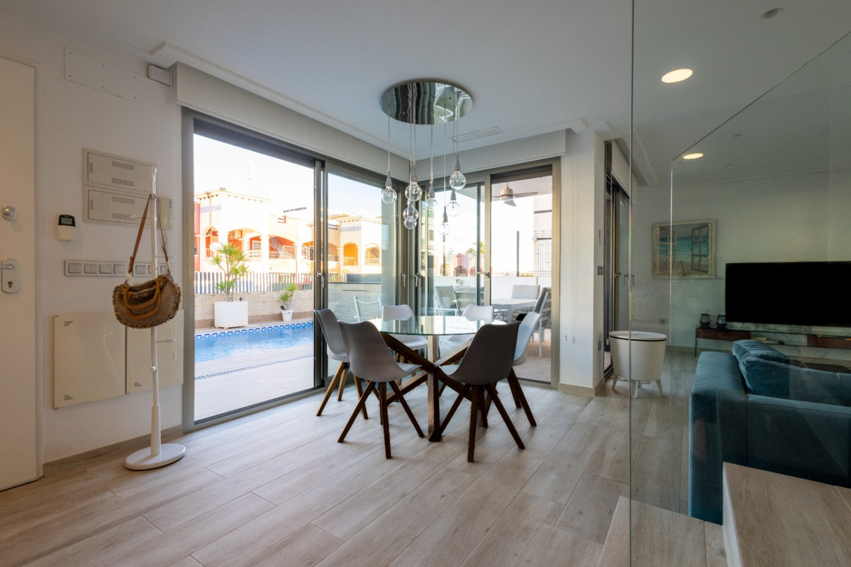 For sale - 4 Bedroom 3 Bathroom House - Detached Villa in Orihuela - Orihuela Centro  - Alicante