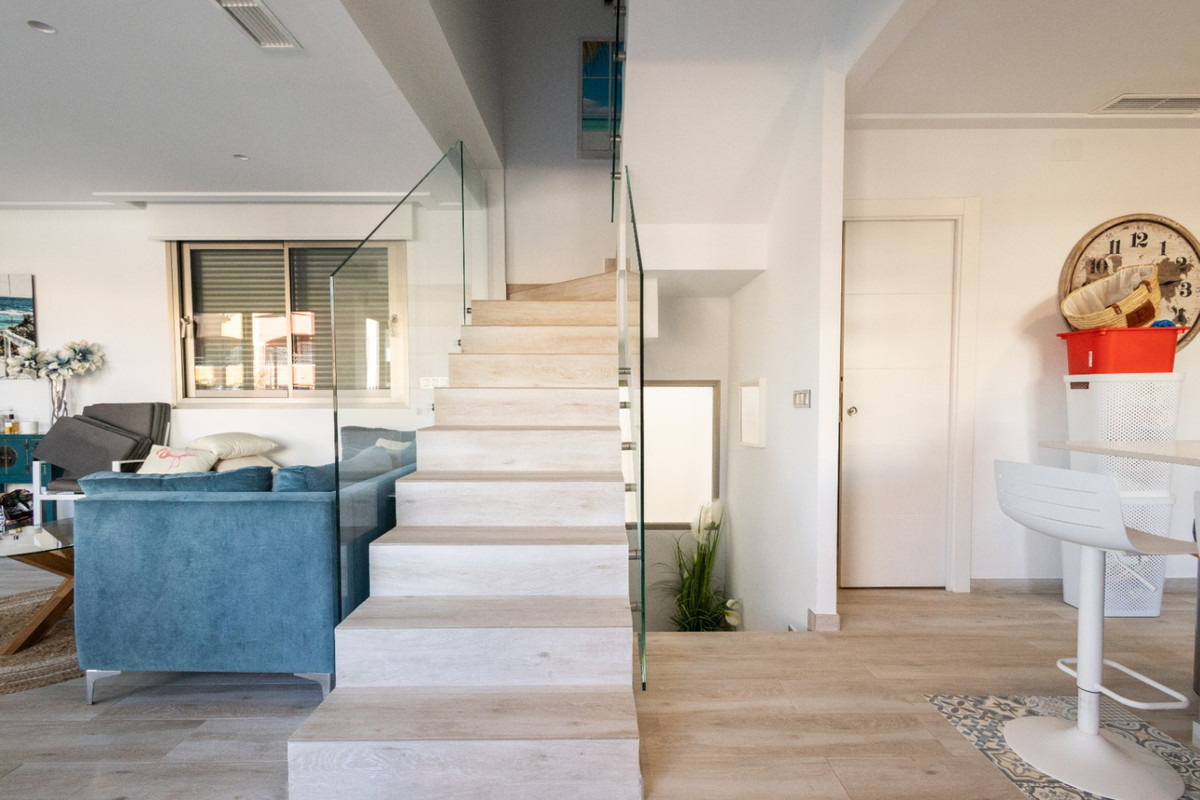For sale - 4 Bedroom 3 Bathroom House - Detached Villa in Orihuela - Orihuela Centro  - Alicante