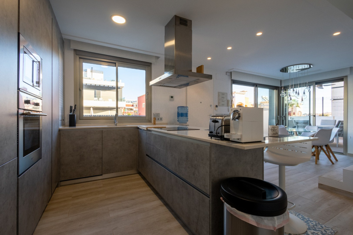 For sale - 4 Bedroom 3 Bathroom House - Detached Villa in Orihuela - Orihuela Centro  - Alicante