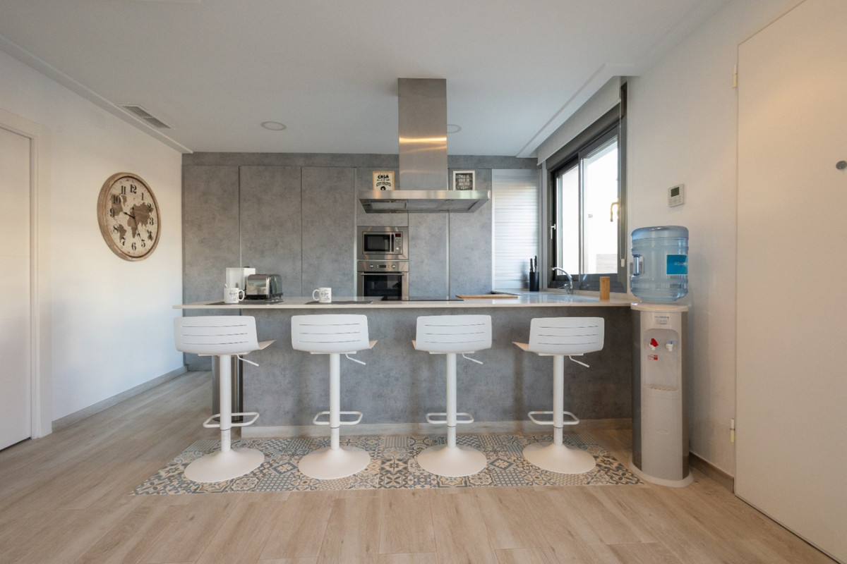 For sale - 4 Bedroom 3 Bathroom House - Detached Villa in Orihuela - Orihuela Centro  - Alicante