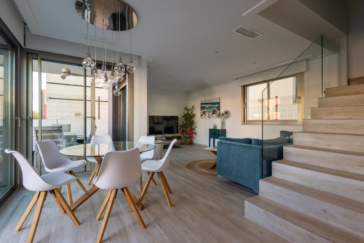 For sale - 4 Bedroom 3 Bathroom House - Detached Villa in Orihuela - Orihuela Centro  - Alicante