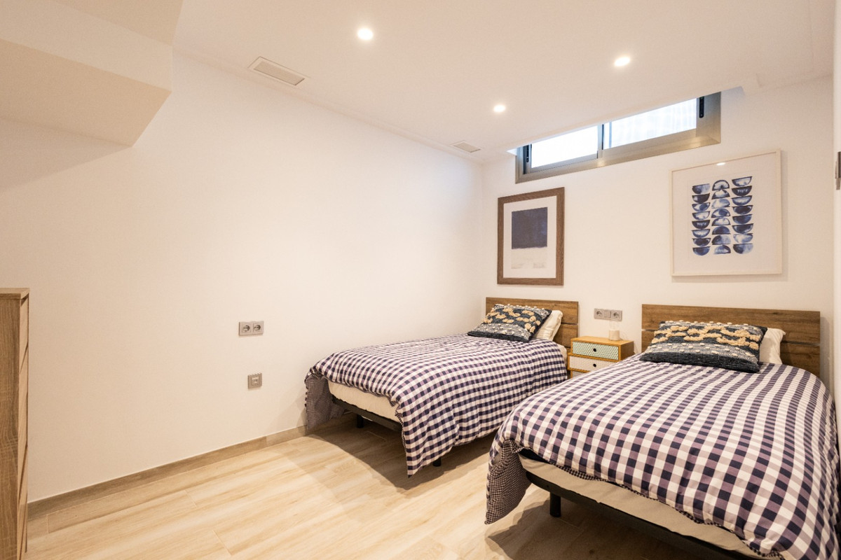 For sale - 4 Bedroom 3 Bathroom House - Detached Villa in Orihuela - Orihuela Centro  - Alicante