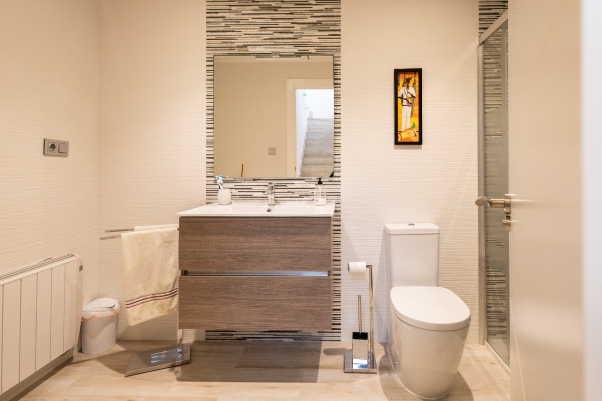 For sale - 4 Bedroom 3 Bathroom House - Detached Villa in Orihuela - Orihuela Centro  - Alicante