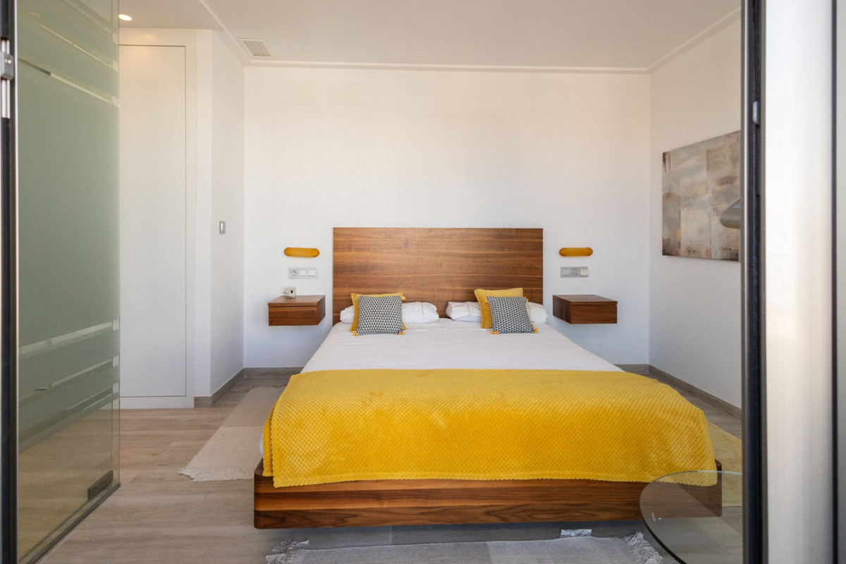For sale - 4 Bedroom 3 Bathroom House - Detached Villa in Orihuela - Orihuela Centro  - Alicante