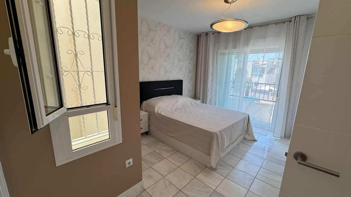For sale - 2 Bedroom 2 Bathroom House - Townhouse in Torrevieja - Torrevieja Centro  - Alicante