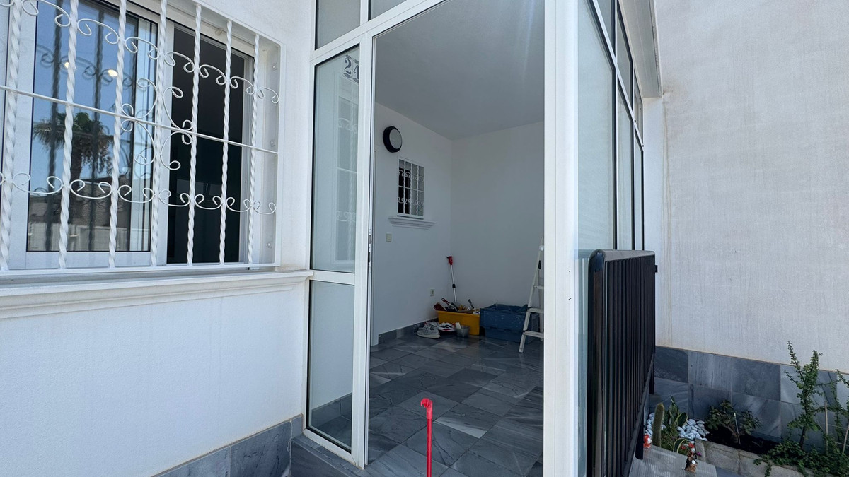 For sale - 2 Bedroom 2 Bathroom House - Townhouse in Torrevieja - Torrevieja Centro  - Alicante