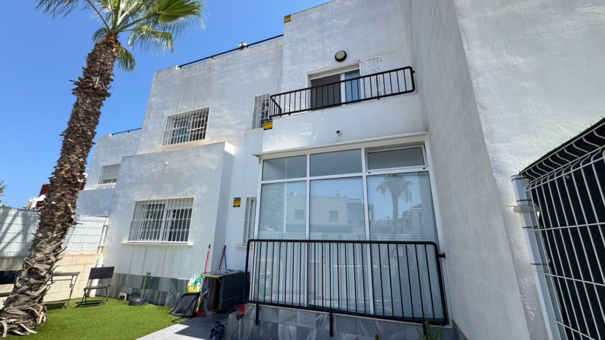 For sale - 2 Bedroom 2 Bathroom House - Townhouse in Torrevieja - Torrevieja Centro  - Alicante
