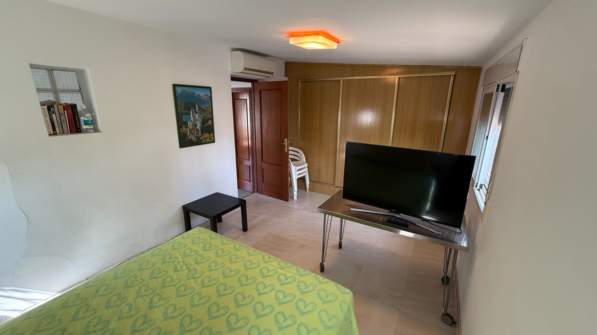 For sale - 4 Bedroom 2 Bathroom House - Detached Villa in Orihuela - Orihuela Centro  - Alicante