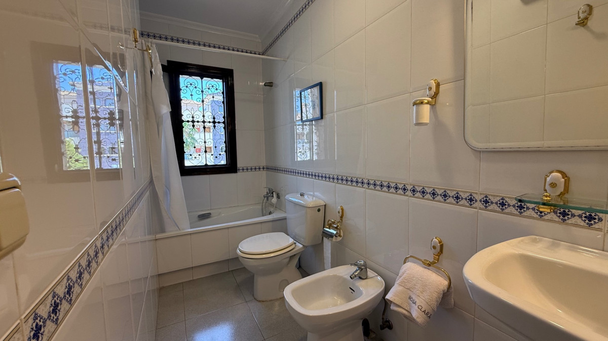 For sale - 4 Bedroom 2 Bathroom House - Detached Villa in Orihuela - Orihuela Centro  - Alicante