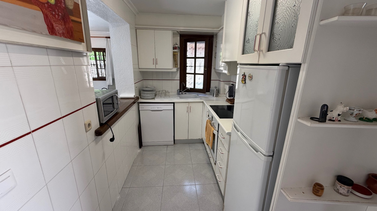 For sale - 4 Bedroom 2 Bathroom House - Detached Villa in Orihuela - Orihuela Centro  - Alicante