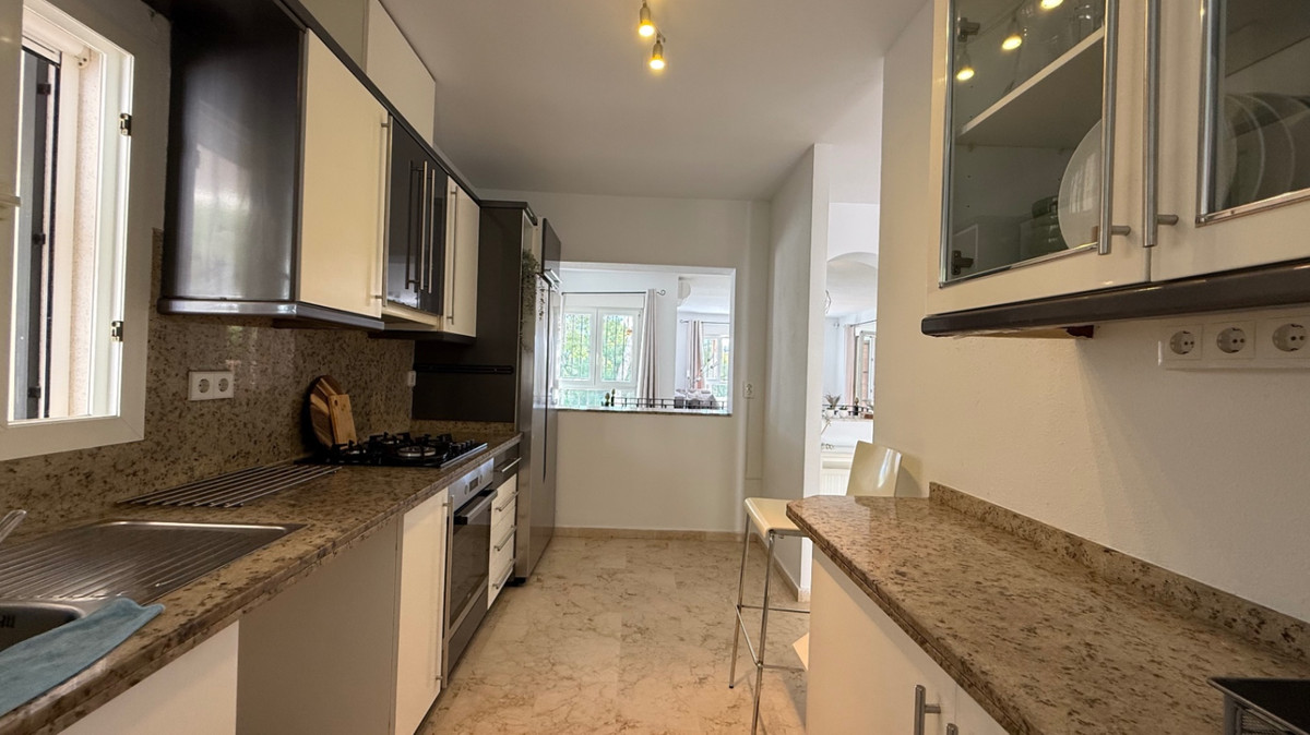 For sale - 4 Bedroom 2 Bathroom House - Detached Villa in Orihuela - Orihuela Centro  - Alicante