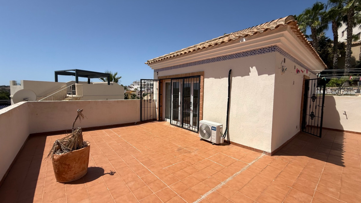 For sale - 4 Bedroom 2 Bathroom House - Detached Villa in Orihuela - Orihuela Centro  - Alicante