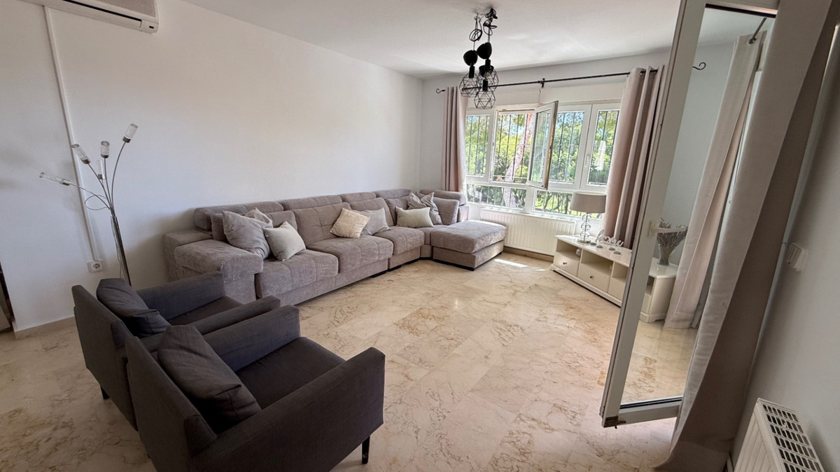 For sale - 4 Bedroom 2 Bathroom House - Detached Villa in Orihuela - Orihuela Centro  - Alicante