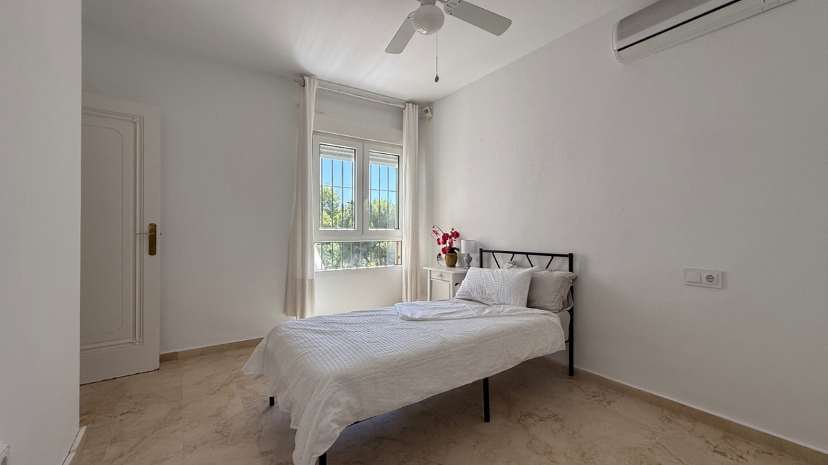 For sale - 4 Bedroom 2 Bathroom House - Detached Villa in Orihuela - Orihuela Centro  - Alicante