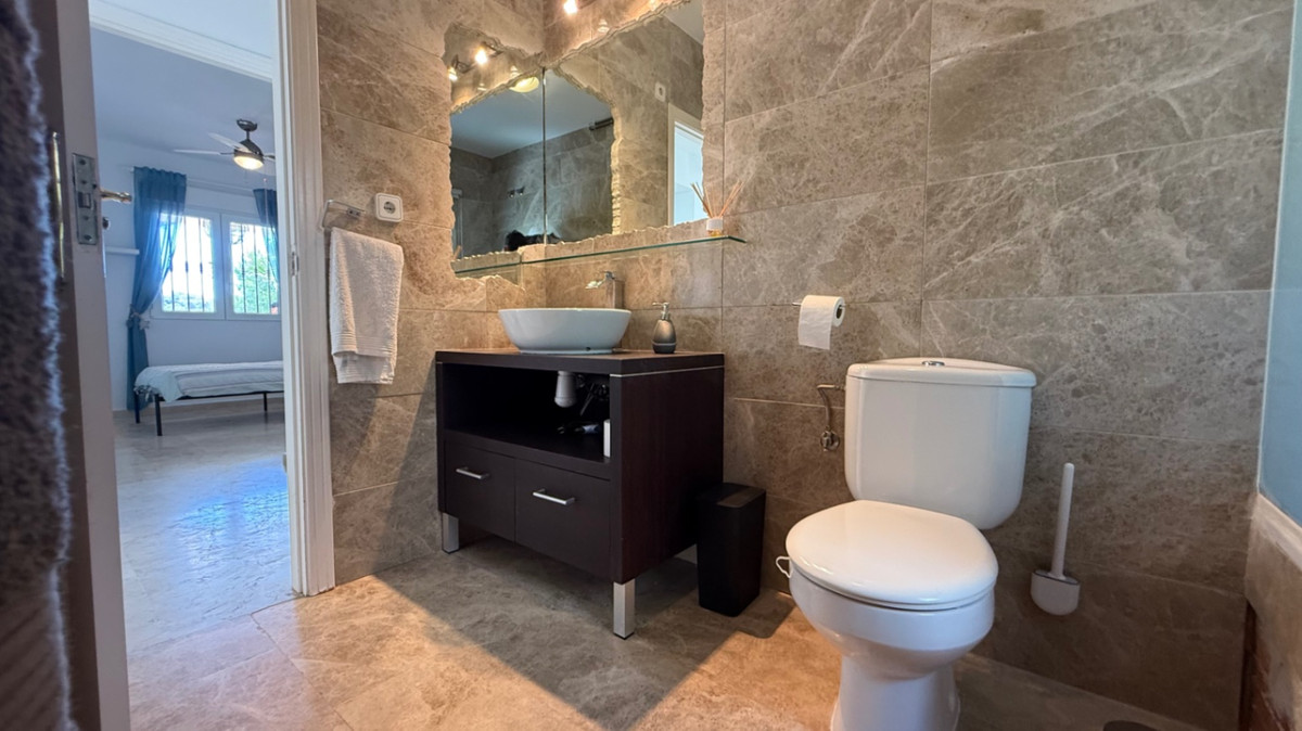 For sale - 4 Bedroom 2 Bathroom House - Detached Villa in Orihuela - Orihuela Centro  - Alicante