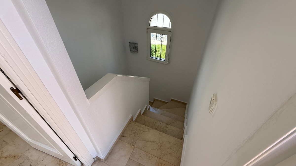 For sale - 4 Bedroom 2 Bathroom House - Detached Villa in Orihuela - Orihuela Centro  - Alicante