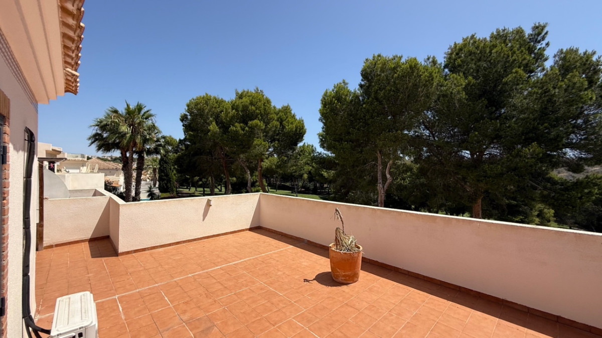 For sale - 4 Bedroom 2 Bathroom House - Detached Villa in Orihuela - Orihuela Centro  - Alicante