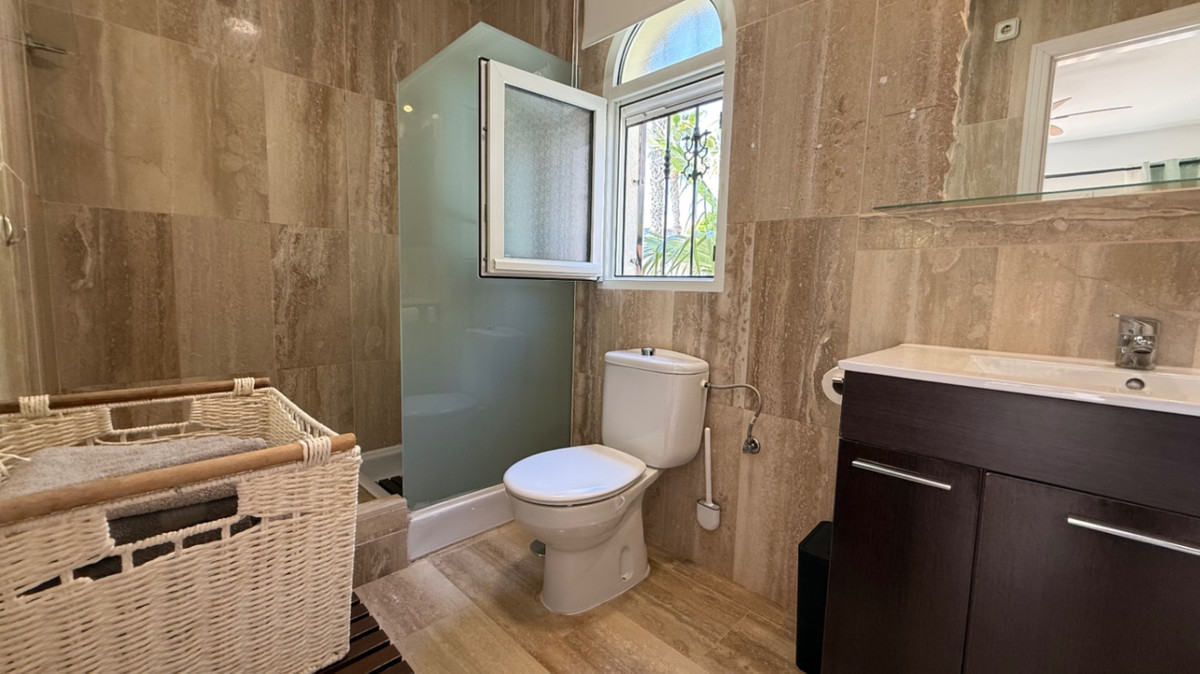 For sale - 4 Bedroom 2 Bathroom House - Detached Villa in Orihuela - Orihuela Centro  - Alicante