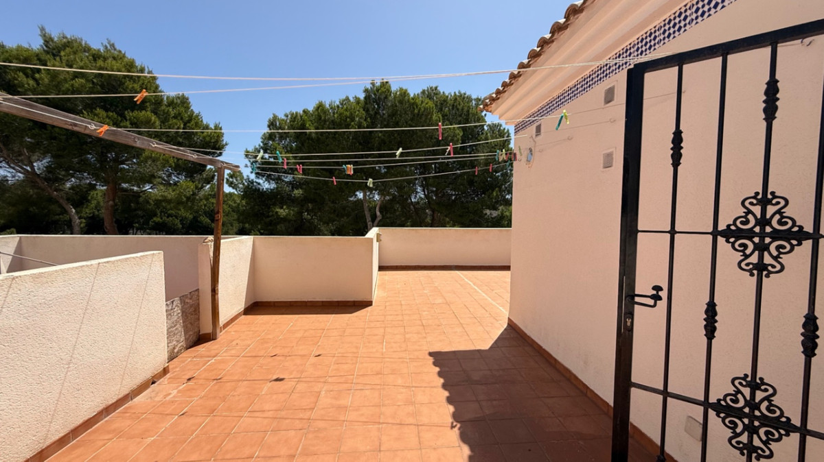 For sale - 4 Bedroom 2 Bathroom House - Detached Villa in Orihuela - Orihuela Centro  - Alicante