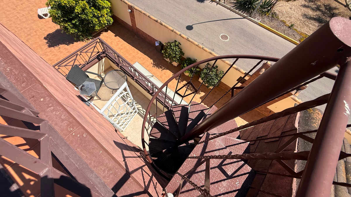 For sale - 7 Bedroom 4 Bathroom House - Detached Villa in Torrevieja - Torrevieja Centro  - Alicante