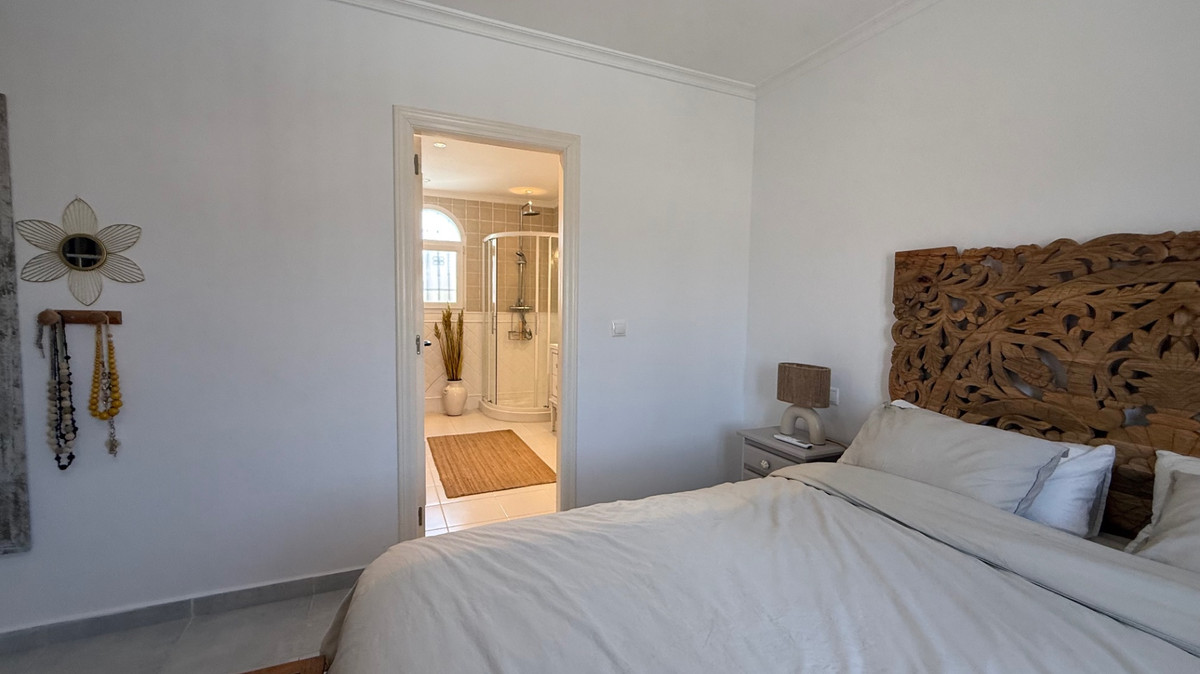 For sale - 3 Bedroom 3 Bathroom House - Detached Villa in Torrevieja - Torrevieja Centro  - Alicante