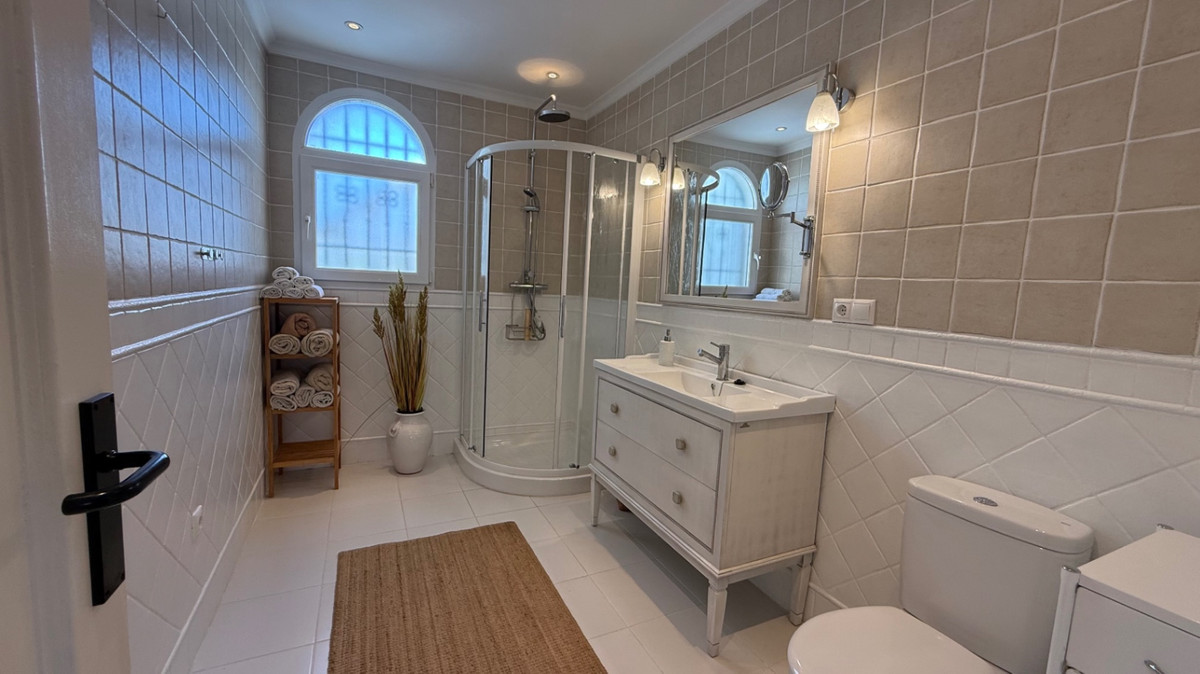 For sale - 3 Bedroom 3 Bathroom House - Detached Villa in Torrevieja - Torrevieja Centro  - Alicante