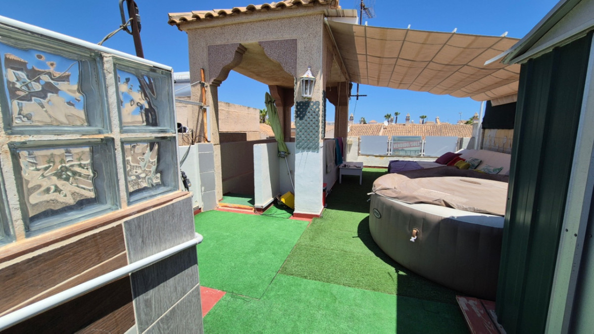 For sale - 3 Bedroom 2 Bathroom House - Townhouse in Torrevieja - Torrevieja Centro  - Alicante
