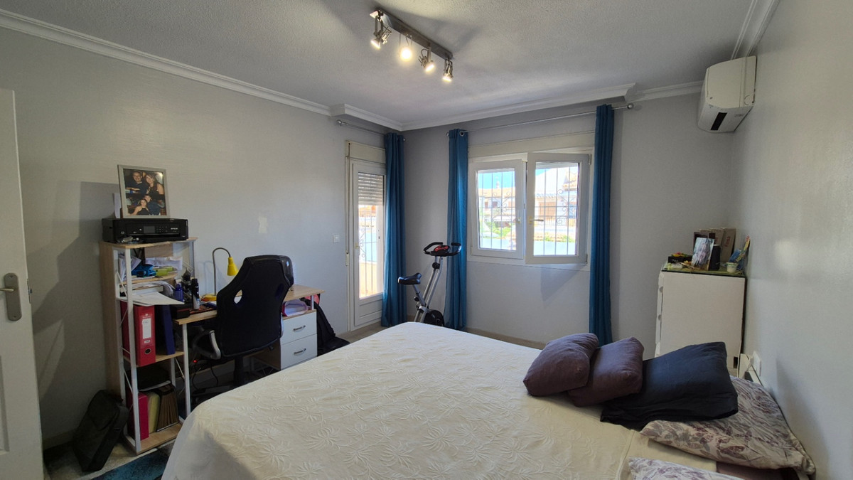 For sale - 3 Bedroom 2 Bathroom House - Townhouse in Torrevieja - Torrevieja Centro  - Alicante