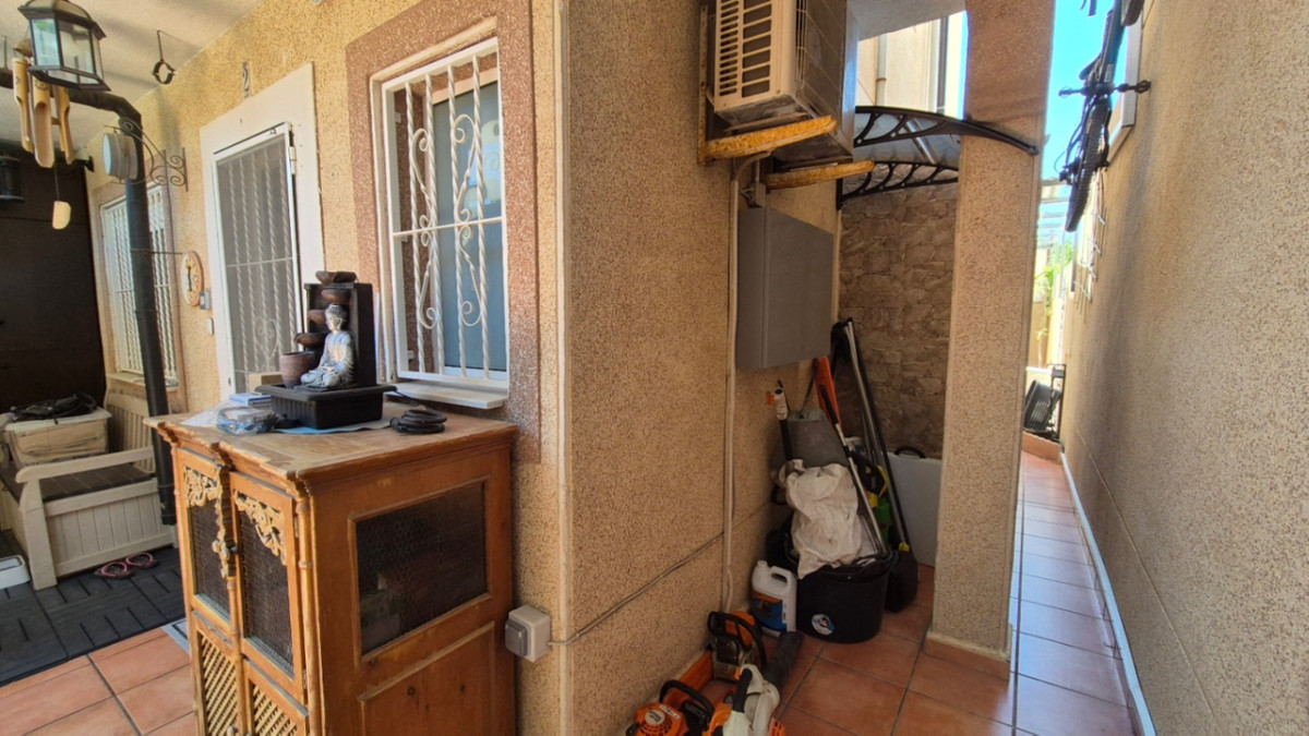For sale - 3 Bedroom 2 Bathroom House - Townhouse in Torrevieja - Torrevieja Centro  - Alicante