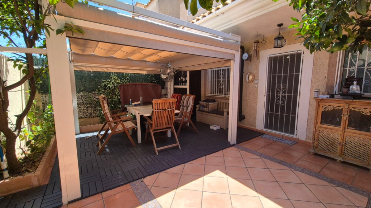 For sale - 3 Bedroom 2 Bathroom House - Townhouse in Torrevieja - Torrevieja Centro  - Alicante