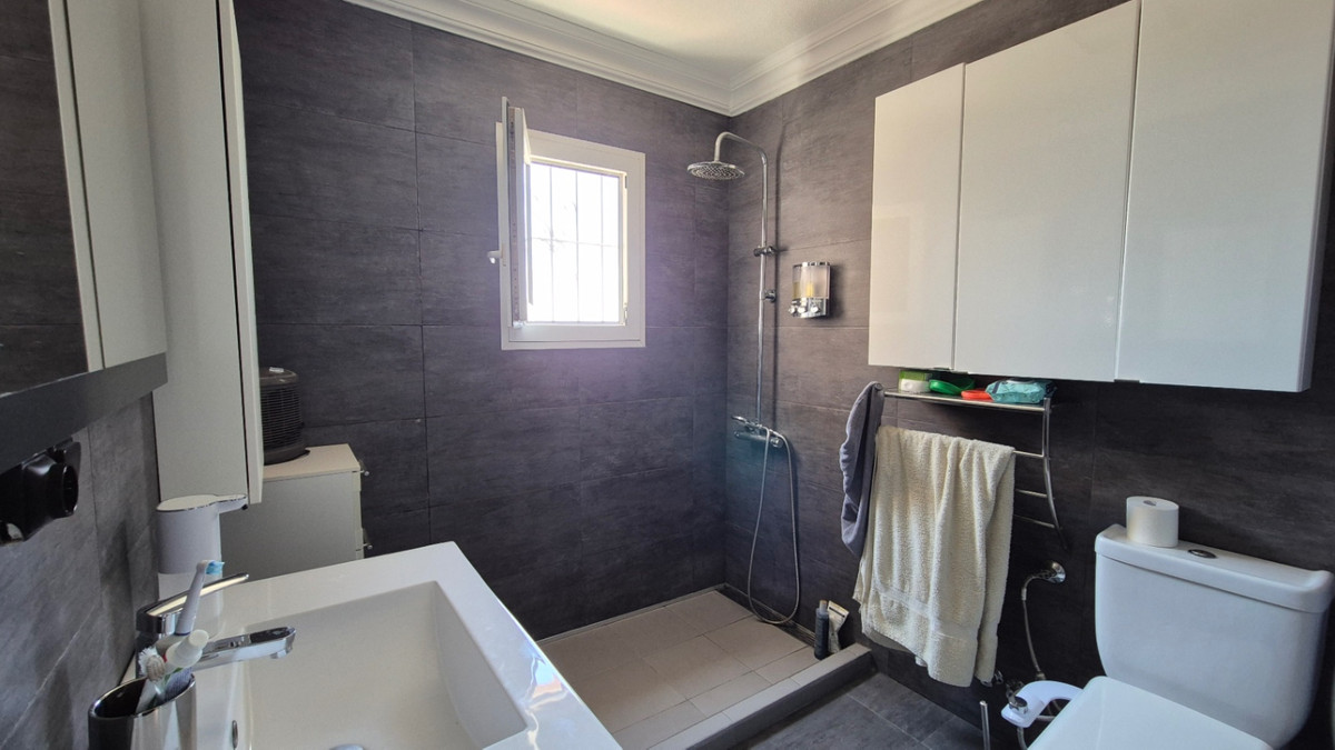 For sale - 3 Bedroom 2 Bathroom House - Townhouse in Torrevieja - Torrevieja Centro  - Alicante