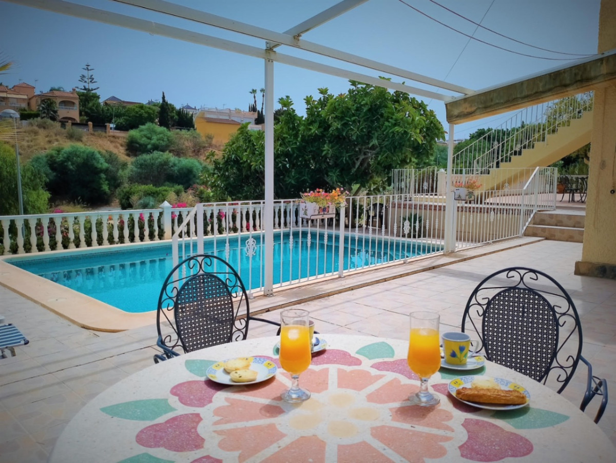 For sale - 7 Bedroom 2 Bathroom House - Detached Villa in Torrevieja - Torrevieja Centro  - Alicante