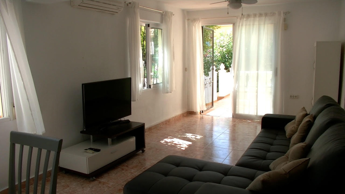 For sale - 7 Bedroom 2 Bathroom House - Detached Villa in Torrevieja - Torrevieja Centro  - Alicante